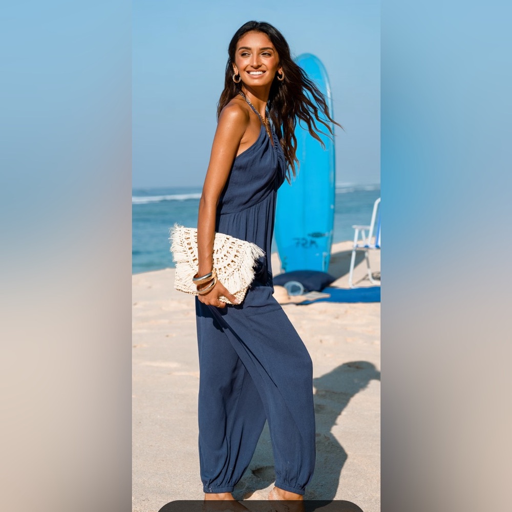 Cupshe Plunge Halter Jogger Jumpsuit - Picture 5 of 14